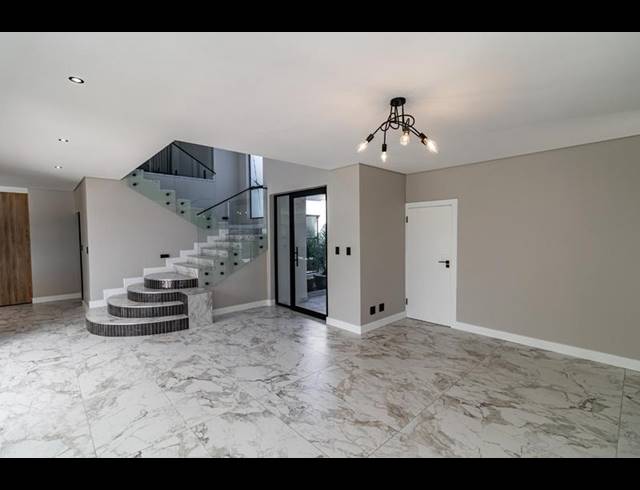 6 BEDROOM HOUSE FOR SALE IN MIDSTREAM ESTATE